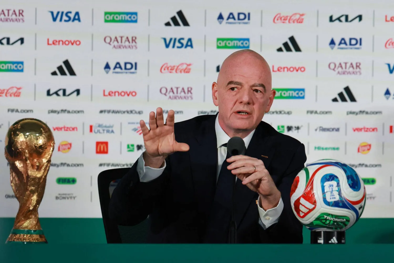 جياني إنفانتينو خلال المؤتمر الصحافي (رويترز)