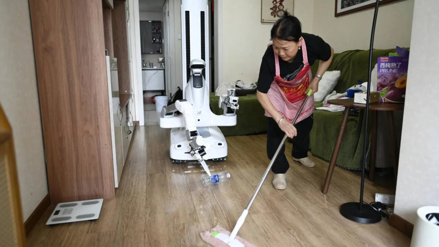 The service is a baby step towards a future in which robots increasingly take over manual labor from humans. WANG Zhao / AFP

