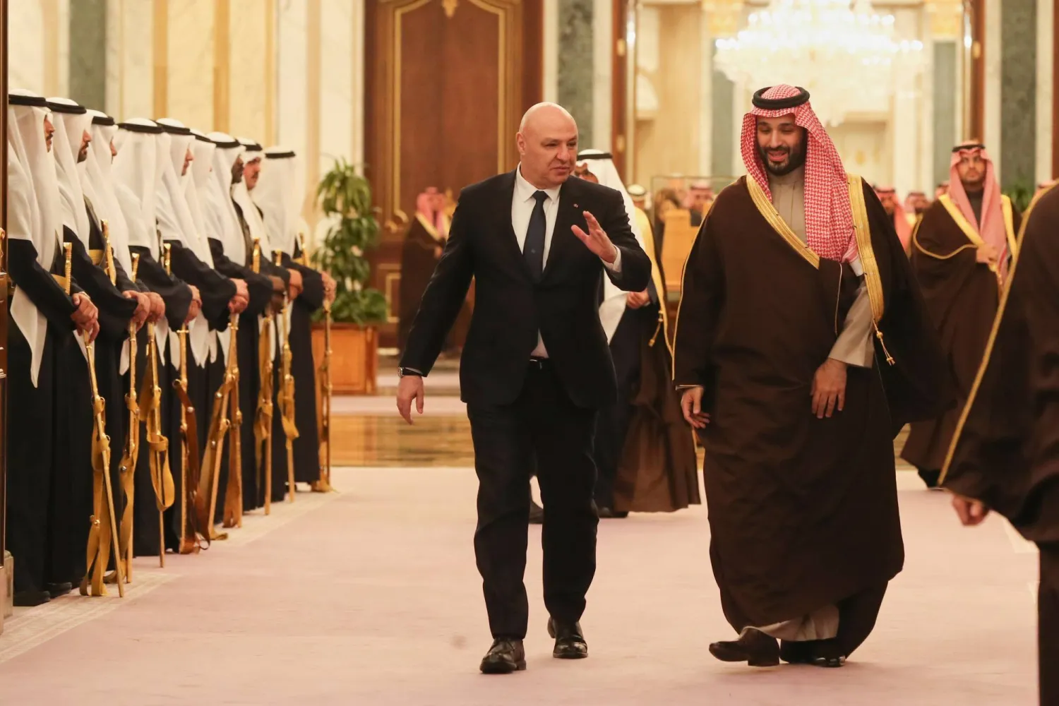 ولي العهد السعودي الأمير محمد بن سلمان يستقبل الرئيس اللبناني جوزيف عون في الرياض في مارس 2025 (أرشيفية - أ.ب)