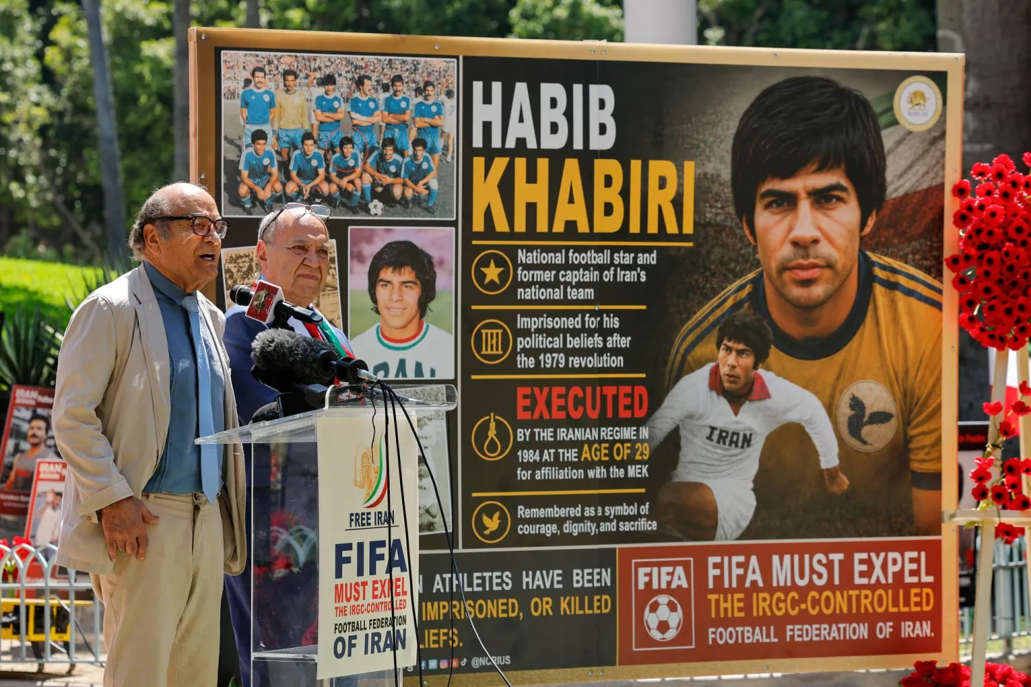 أصغر أديب لاعب إيران سابق طالب بطرد منتخب بلاده من المونديال بسبب جرائم النظام (رويترز)