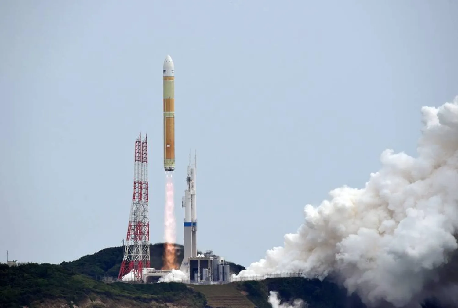 An H3 rocket carrying small satellites lifts off from the Tanegashima Space Center in Tanegashima, southwestern Japan, 12 June 2026. EPA/ Jiji Press) 