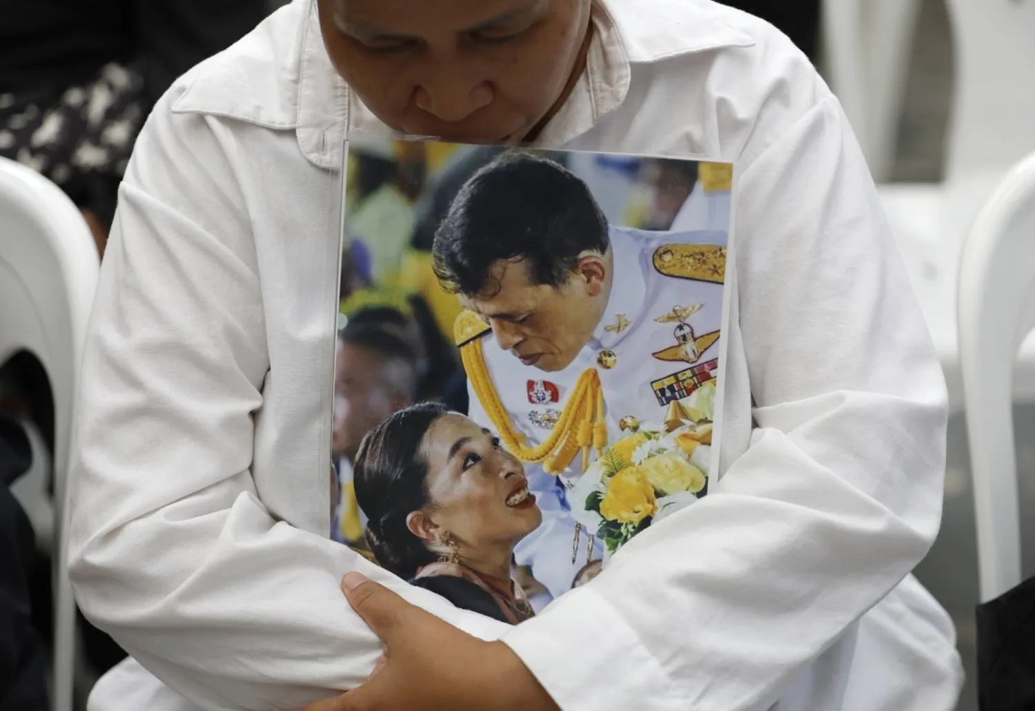 A Thai woman mourns while holding a photograph of Thai King Maha Vajiralongkorn (R) and his daughter Princess Bajrakitiyabha (L) following the announcement of her death at King Chulalongkorn Memorial Hospital in Bangkok, Thailand, 12 June 2026. EPA/RUNGROJ YONGRIT