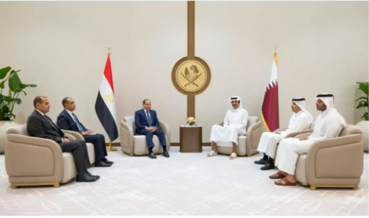 محادثات الرئيس السيسي والشيخ تميم بالدوحة في مارس الماضي لوقف التصعيد العسكري بالمنطقة (صفحة الديوان الأميري القطري على فيسبوك)