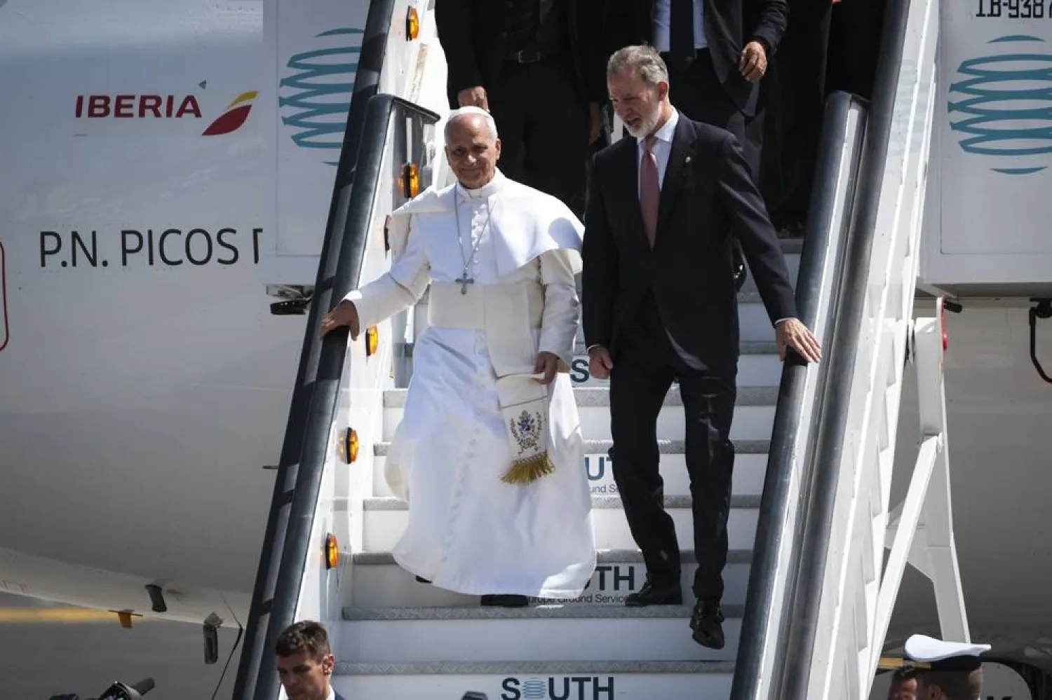 Pope Leo XIV (L) and King Felipe VI disembark from the plane that was supposed to take the pontiff back to Rome after his seven-day trip to Spain, due to technical problems preventing its takeoff from Los Rodeos Airport, Tenerife Island, Canary Islands, 12 June 2026. (EPA)