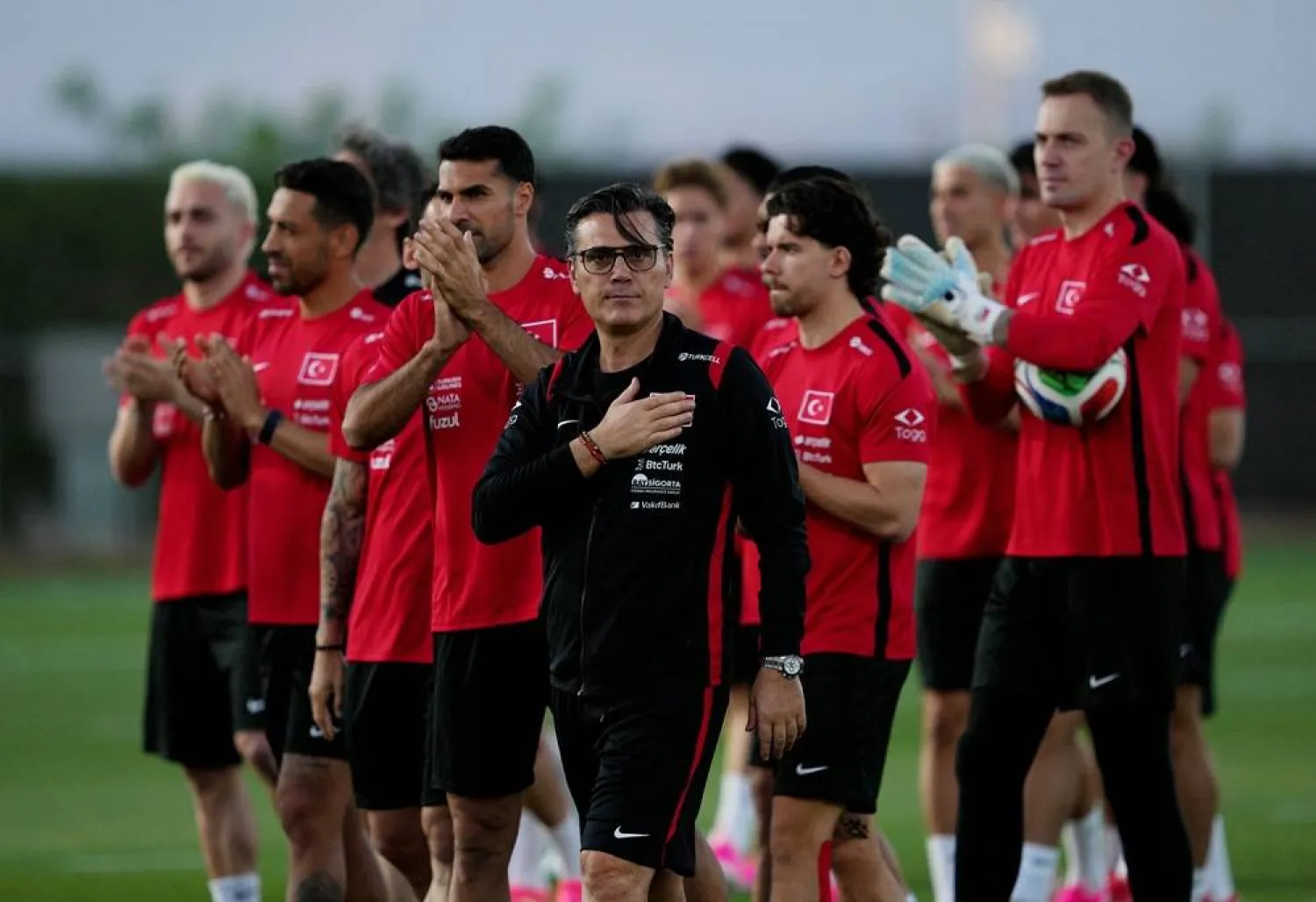 Football - FIFA World Cup 2026 - Türkiye Training - Arizona Athletic Grounds, Mesa, Arizona, US - June 8, 2026 Türkiye coach Vincenzo Montella with players during training. (Reuters) 