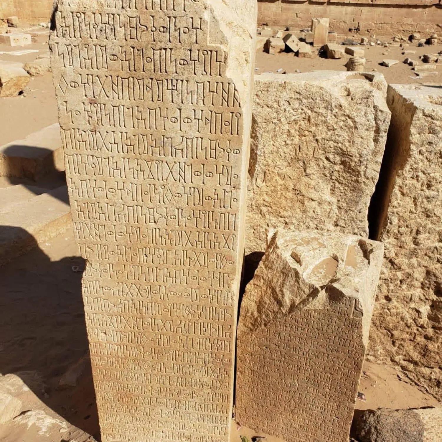 اتهام نافذين في مناطق سيطرة الحوثيين بالتورط في نهب مواقع أثرية (إعلام محلي)