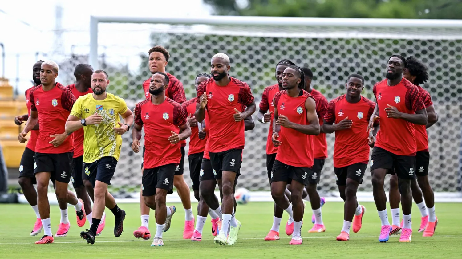تدريبات منتخب الكونغو الديمقراطية في هيوستن (أ.ف.ب)