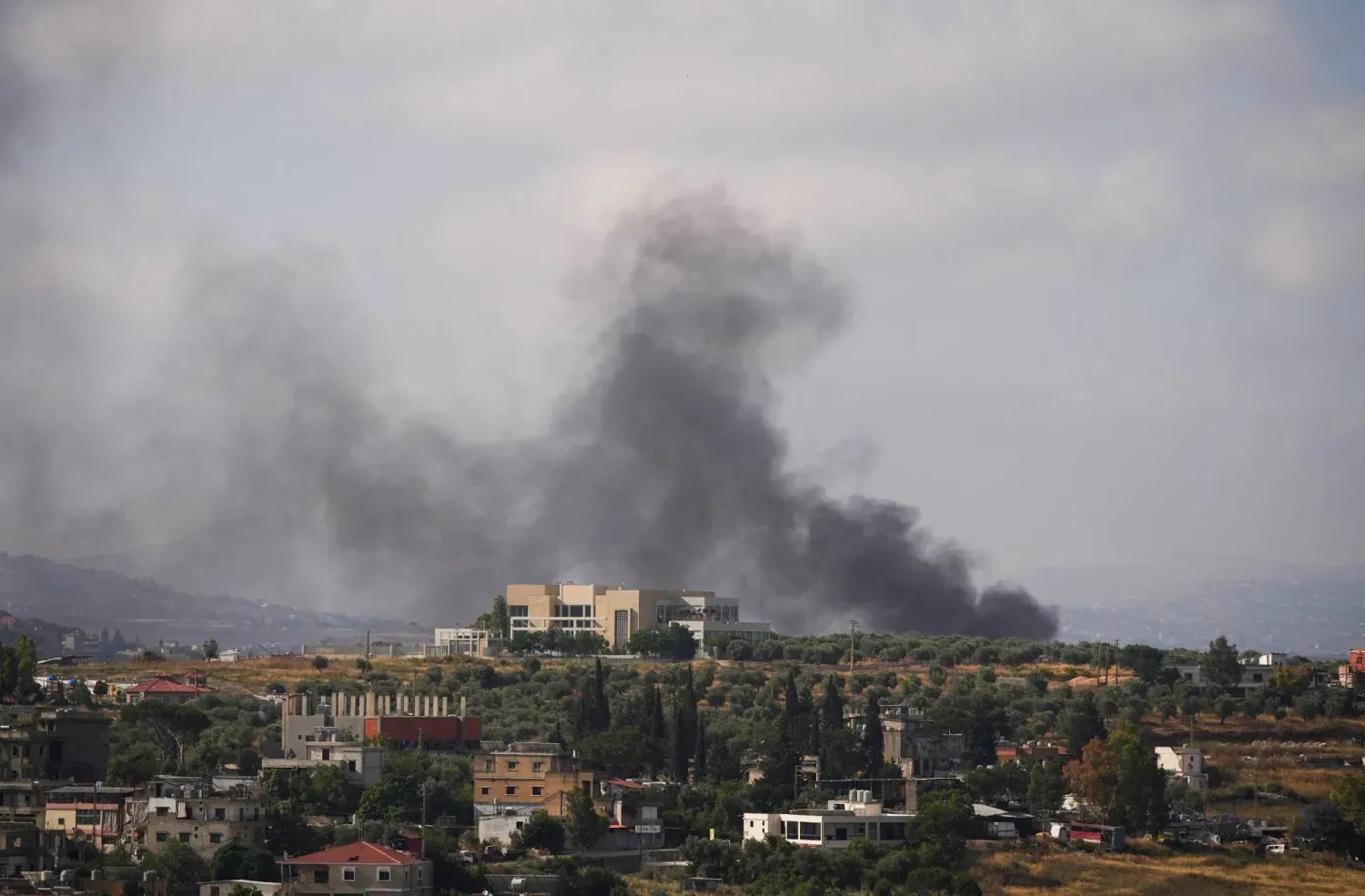 İsrail, Nebatiye yakınlarındaki Şukin bölgesini bombaladı (Reuters)