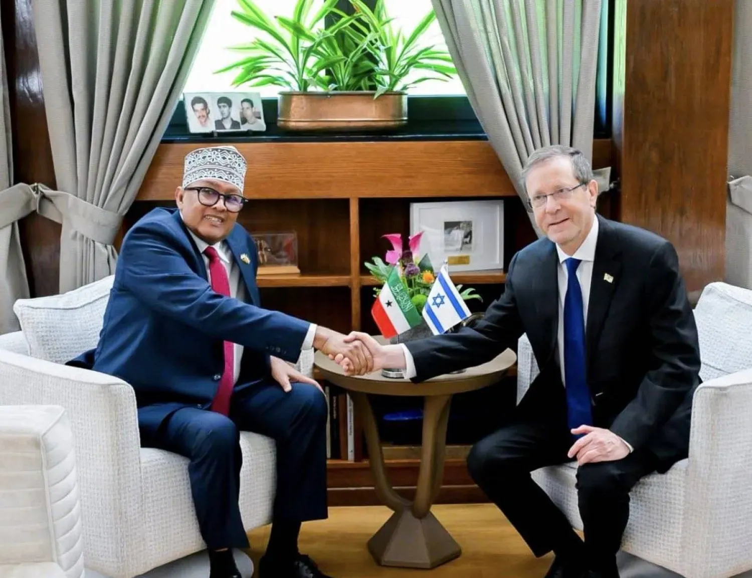 İsrail Cumhurbaşkanı Isaac Herzog, ayrılıkçı Somaliland Bölgesi Başkanı Abdirrahman Muhammed Abdullahi’yi kabul etti (Abdullahi’nin X hesabı)