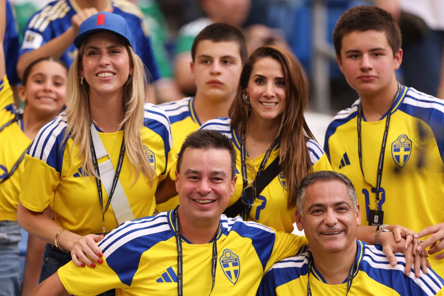 مساندة سويدية لمنتخب بلادهم الذي استهل مشواره بخماسية في شباك تونس (أ.ف.ب)