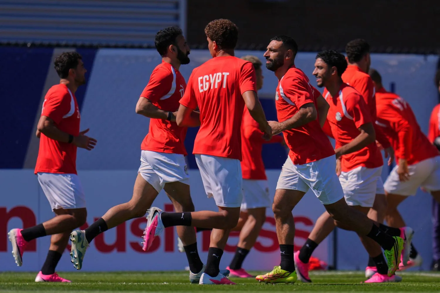  Egypt's Mohamed Salah exercises with his teammates during a training session ahead of their team's World Cup Group G soccer match against Belgium in Seattle, Sunday, June 14, 2026. (AP) 