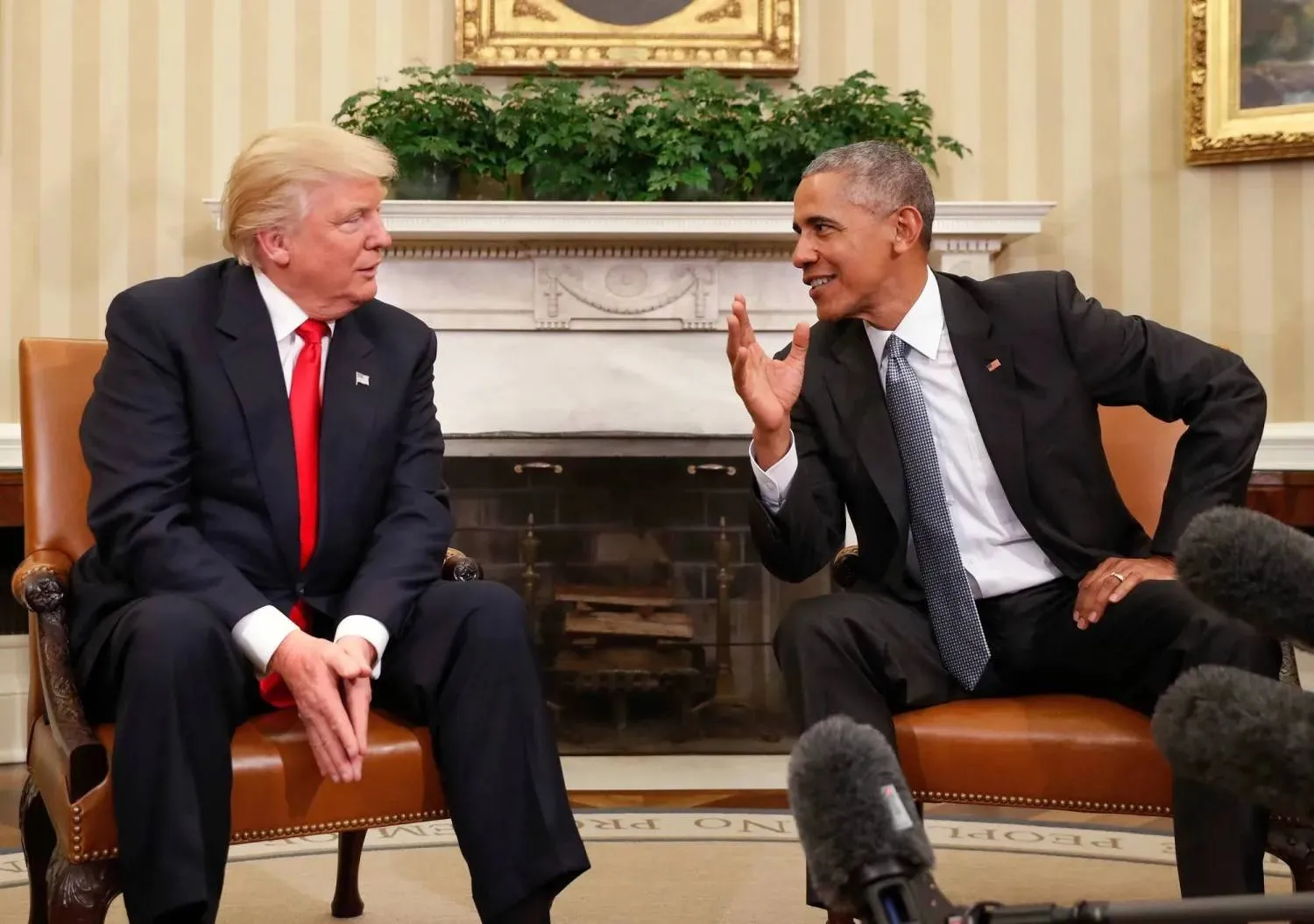 President Obama meets with President-elect Donald Trump in the Oval Office of the White House in Washington, November 2016 (AP) 
