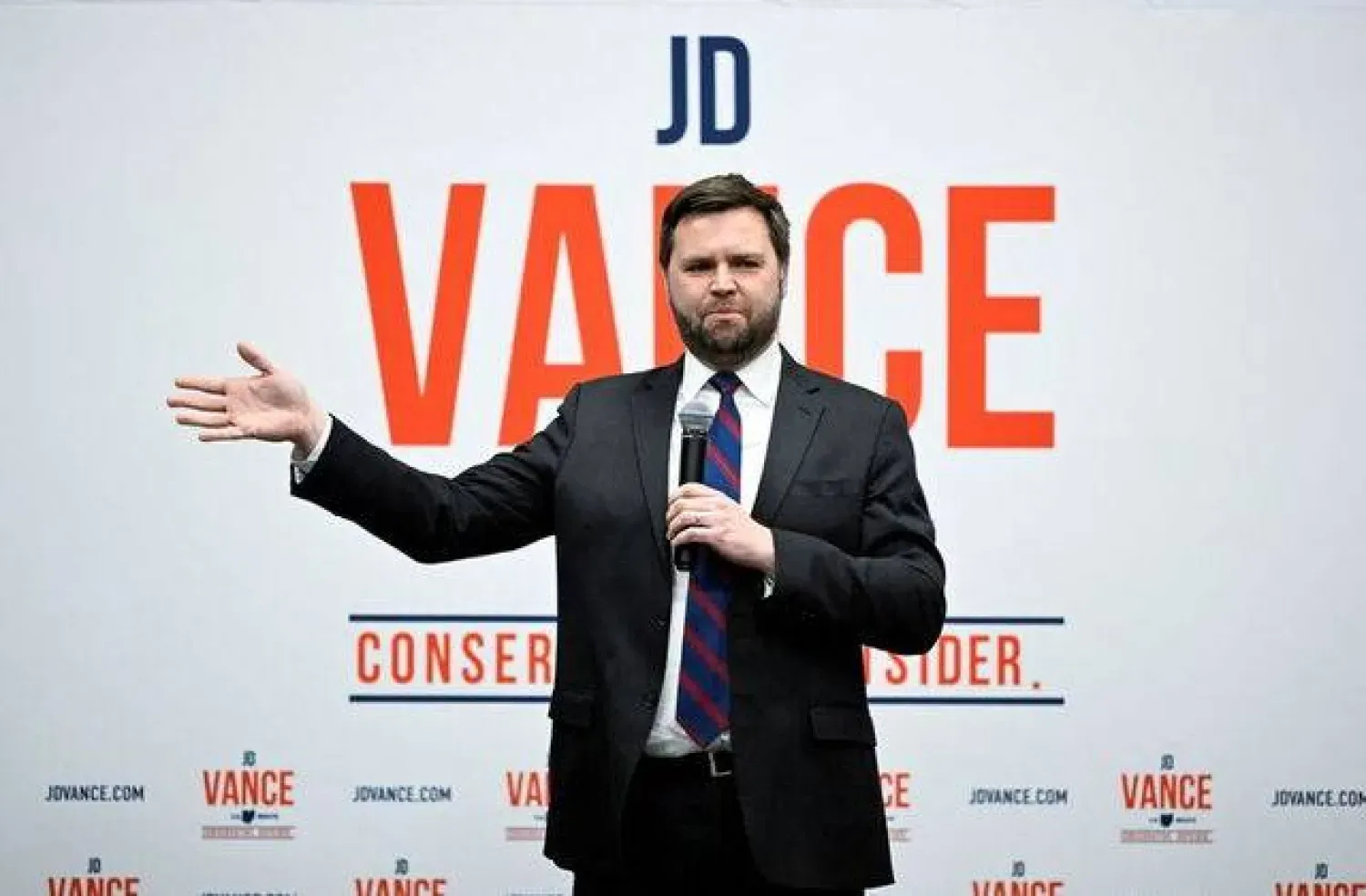 Cumhuriyetçi Senato adayı J.D. Vance, 20 Nisan 2022'de Ohio'da düzenlenen seçim öncesi bir etkinlikte (Arşiv- Reuters)