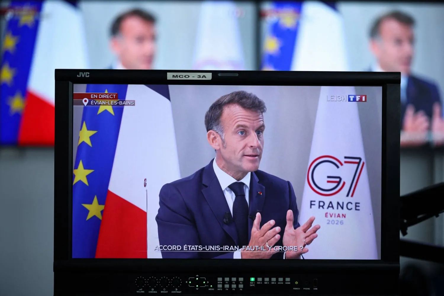 الرئيس ماكرون يتحدث خلال مقابلة ضِمن نشرة الأخبار التي بثتها قناة TF1 التلفزيونية الفرنسية على هامش قمة مجموعة السبع في إيفيان وسط شرق فرنسا 15 يونيو 2026 (أ.ف.ب)