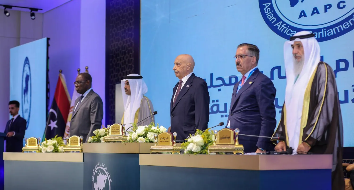 عقيلة صالح يتوسط الحضور خلال افتتاح المؤتمر العام الثاني البرلماني الآسيوي - الأفريقي في بنغازي يوم الاثنين (وكالة الأنباء الليبية)