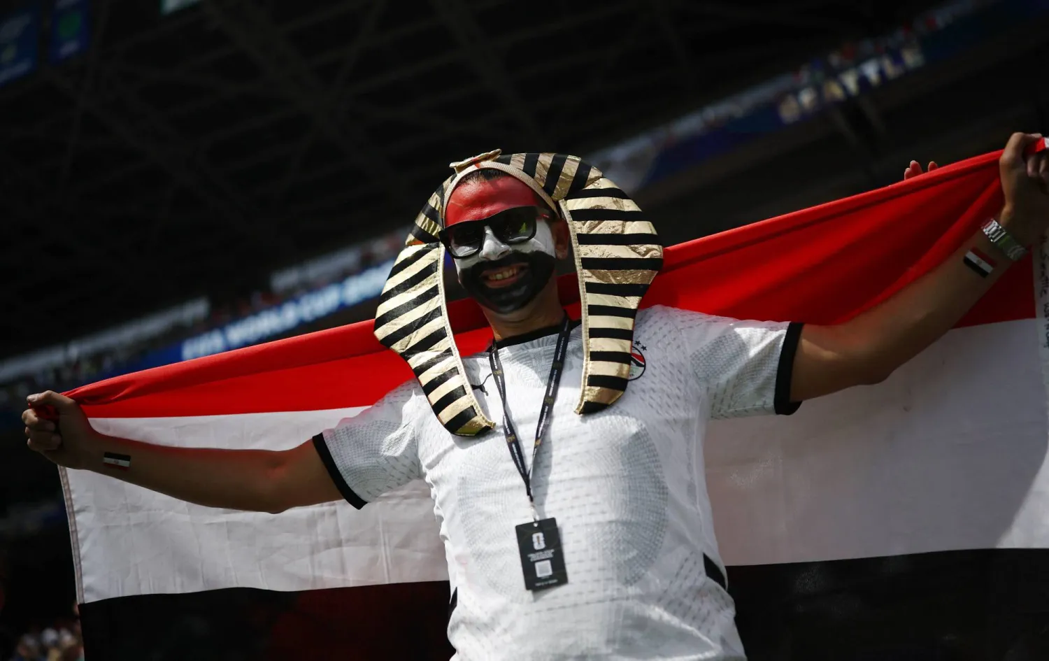 الفرعون المصري حاضر بزيه الجميل (رويترز)