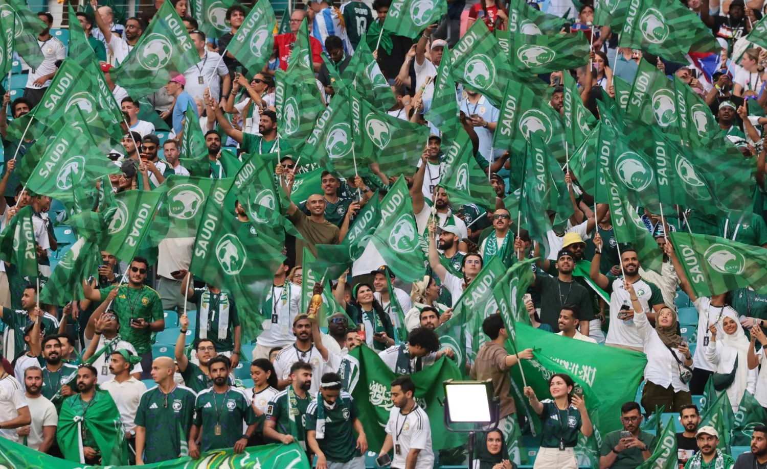 السعوديون ساندوا بلادهم بحرارة كعادتهم (رويترز)