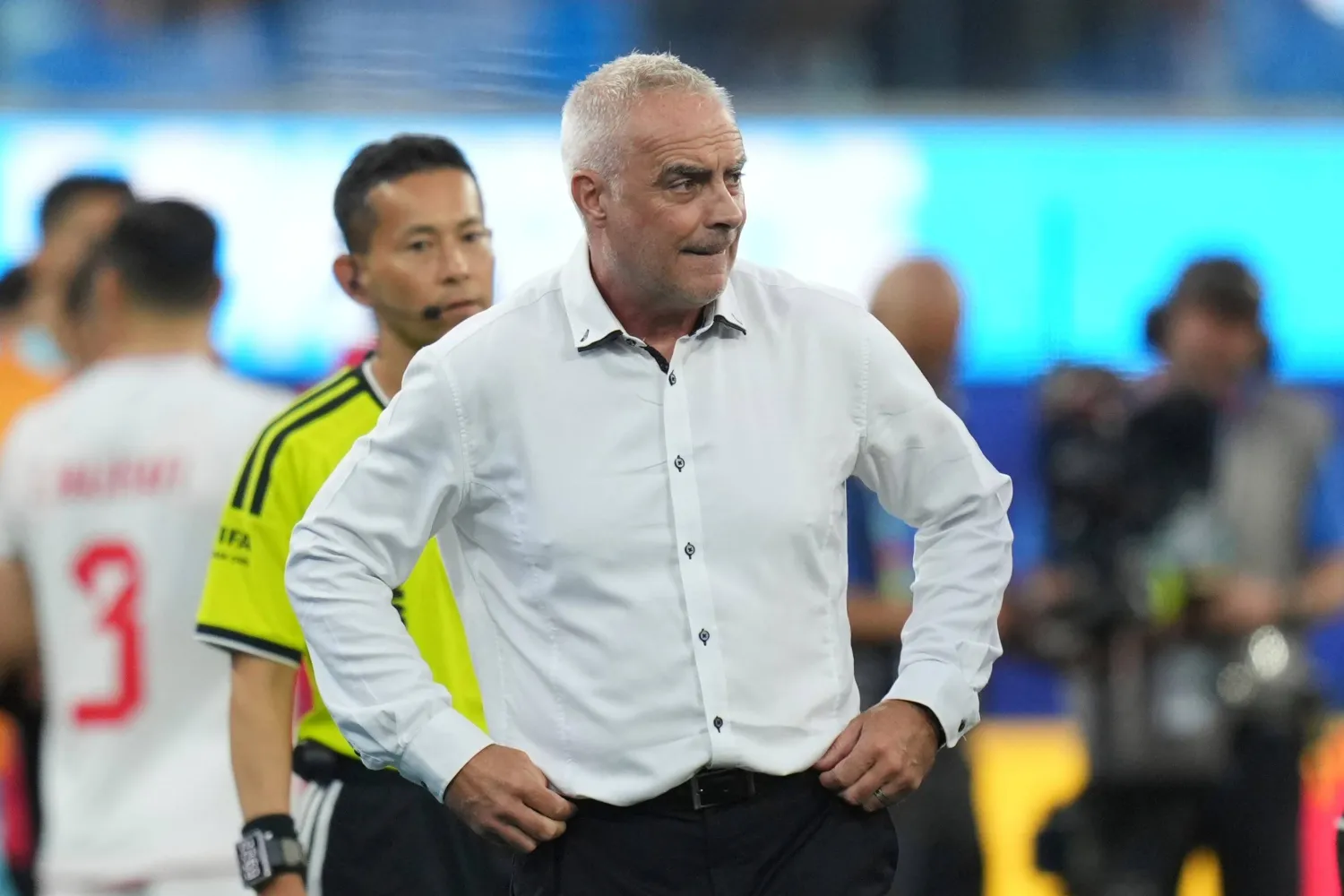 دارين بازيلي المدير الفني لمنتخب نيوزيلندا (أ.ب)