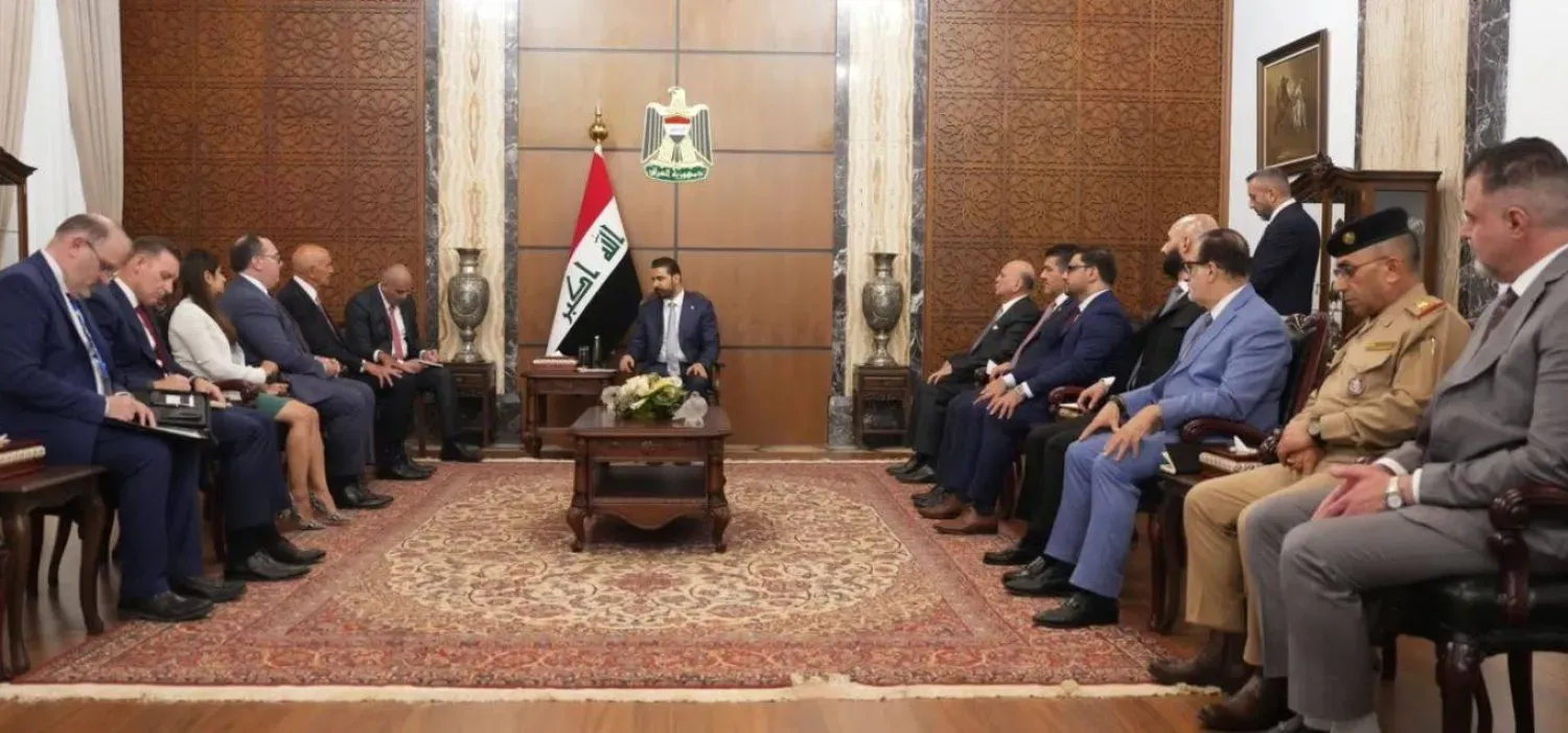 (foto altı) Irak Başbakanı Ali ez-Zeydi, ABD’nin Suriye ve Irak Özel Temsilcisi Tom Barrack ile yaptığı görüşmede (INA)