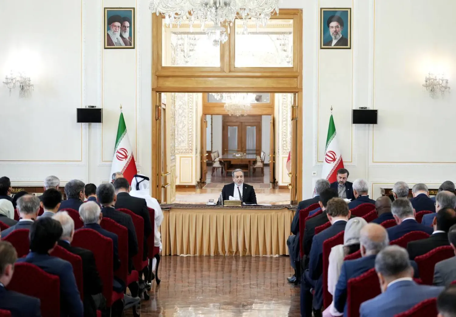 İran Dışişleri Bakanı Abbas Arakçi, Tahran'da akredite olan yabancı diplomatik misyonların ve uluslararası kuruluşların büyükelçileri ve temsilcileriyle bir araya geldi (İran Dışişleri Bakanlığı)