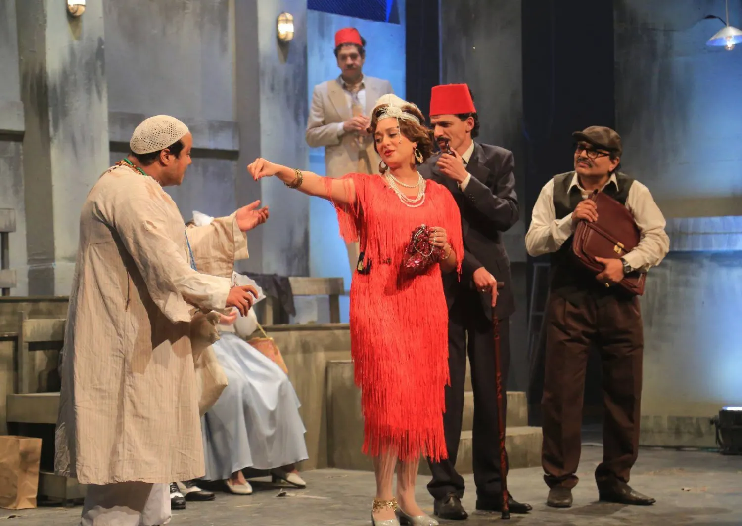 جانب من العرض المسرحي الغنائي «ساعة حظ» (وزارة الثقافة المصرية)