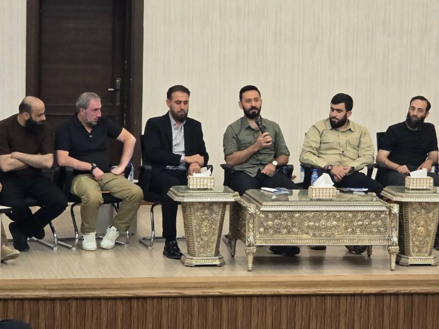  قيادة الأمن الداخلي في حلب عقدت اجتماعاً مفتوحاً مع فعاليات مجتمعية وشعبية الثلاثاء (الإخبارية السورية)
