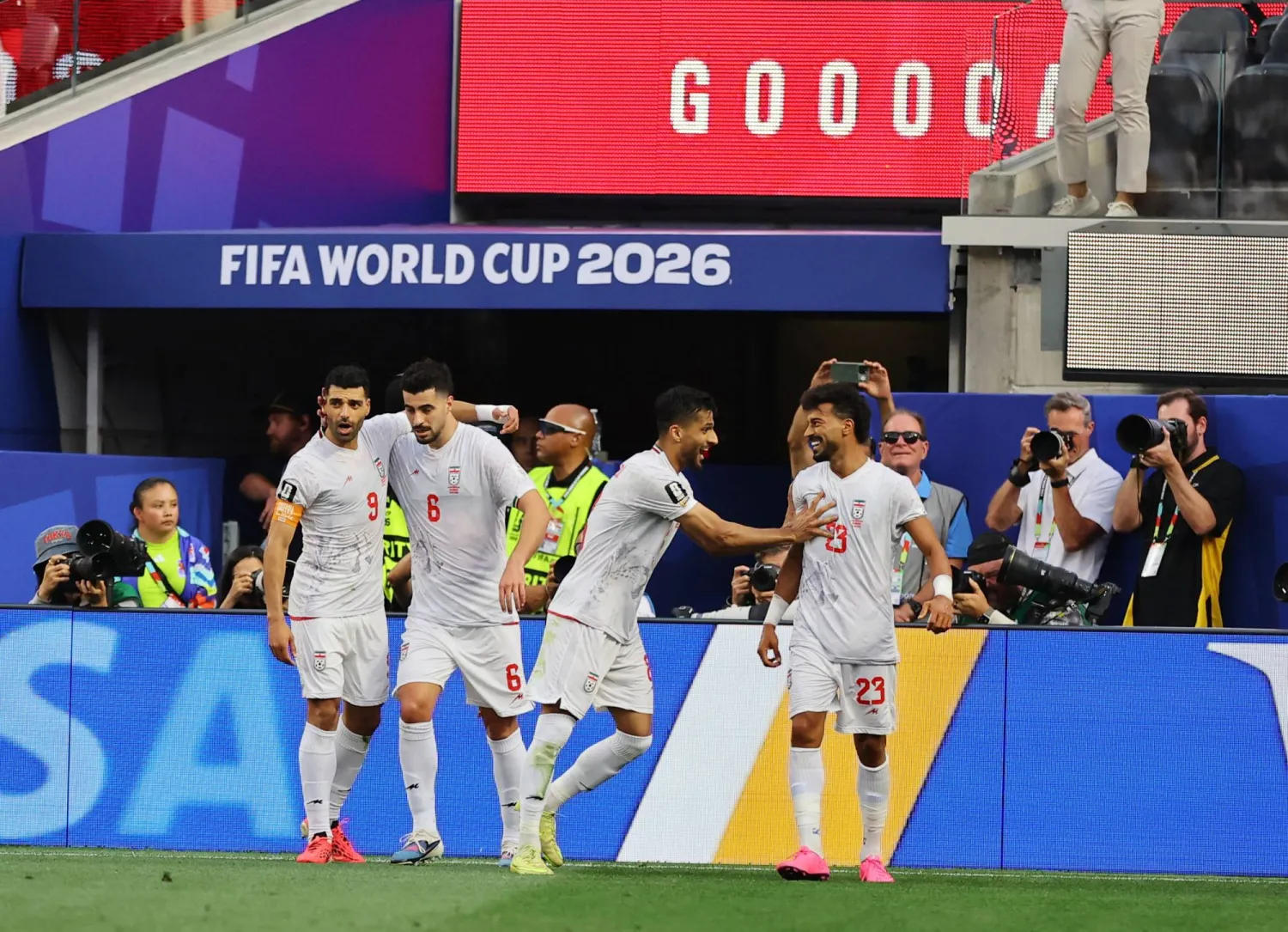 منتخب إيران أُجبر على المغادرة عقب مواجهة نيوزيلندا (رويترز)