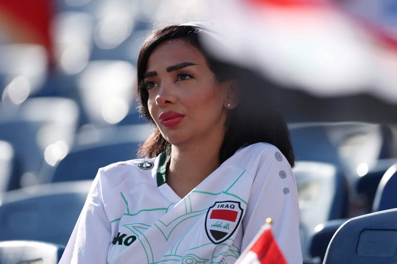 مشجعة عراقية حضرت لمساندة منتخبها (أ.ف.ب)