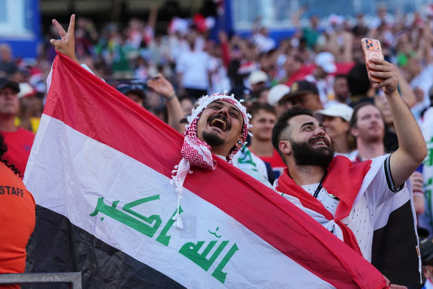 الطرب العراقي في مدرجات بوستن (أ.ب)