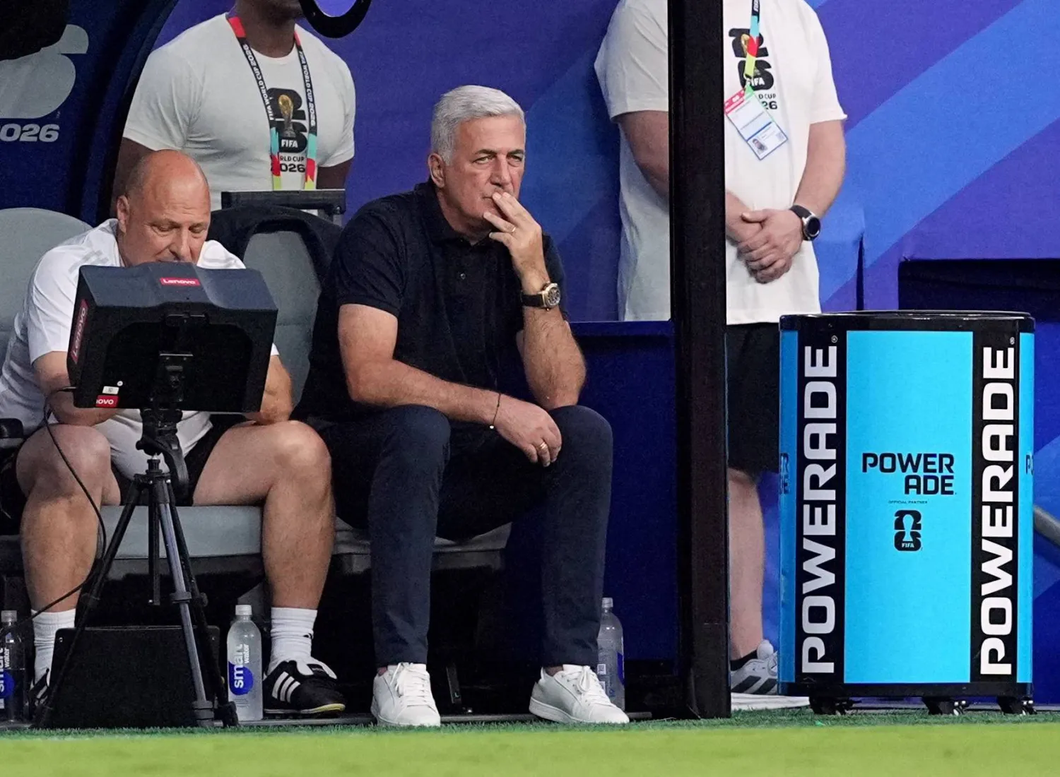 فلاديمير بيتكوفيتش المدير الفني لمنتخب الجزائر (رويترز) 