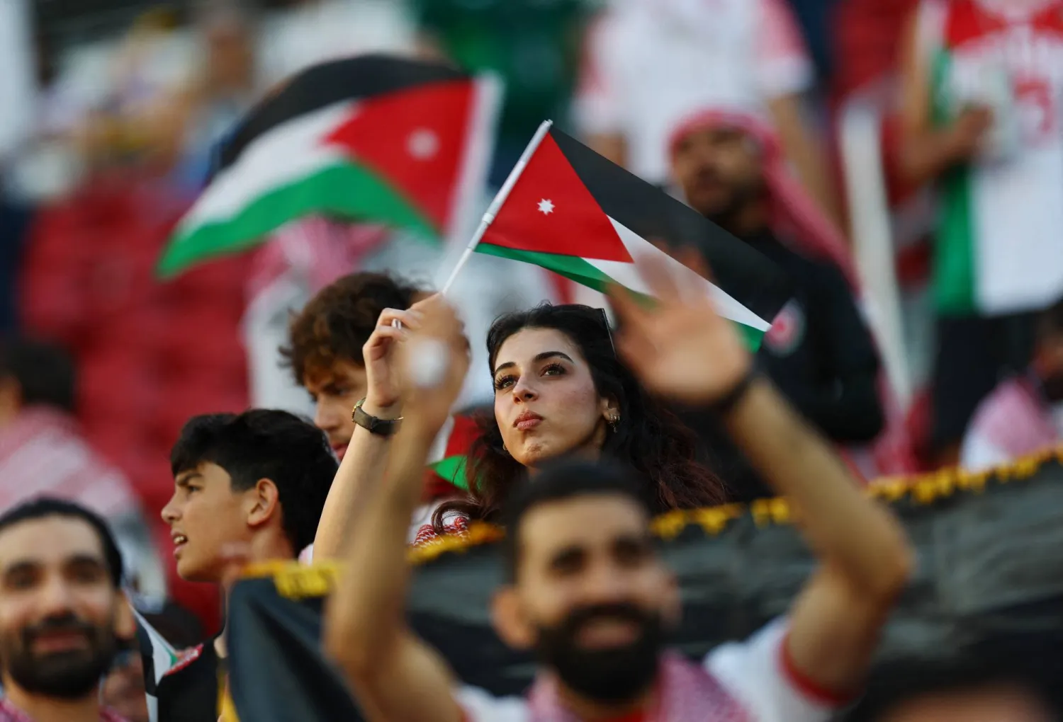 جماهير الأردن عاشت يوماً تاريخياً بمشاركة أولى لمنتخب بلادها (رويترز)
