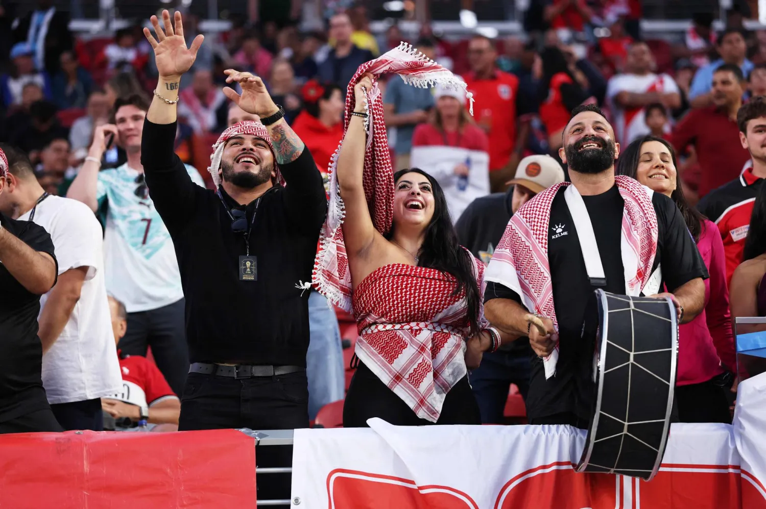 تفاعل جماهيري كبير قبل بدء المواجهة (أ.ف.ب)
