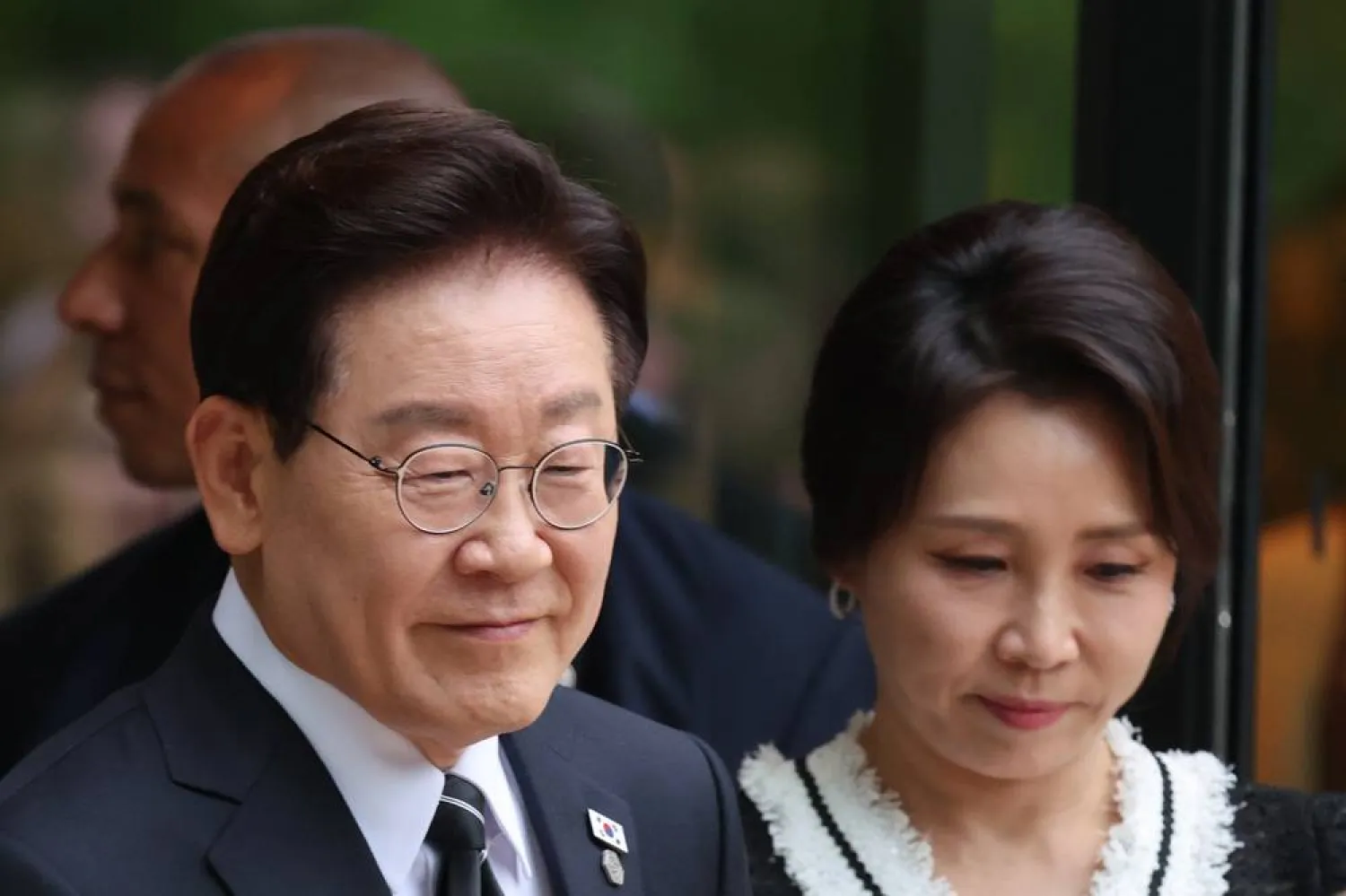  South Korea's President Lee Jae Myung, left, and South Korea's First Lady Kim Hea Kyung arrive for a family photo photograph during a gala dinner as part of the G7 summit, in Evian-les-Bains, France, Tuesday June 16, 2026. (AP) 