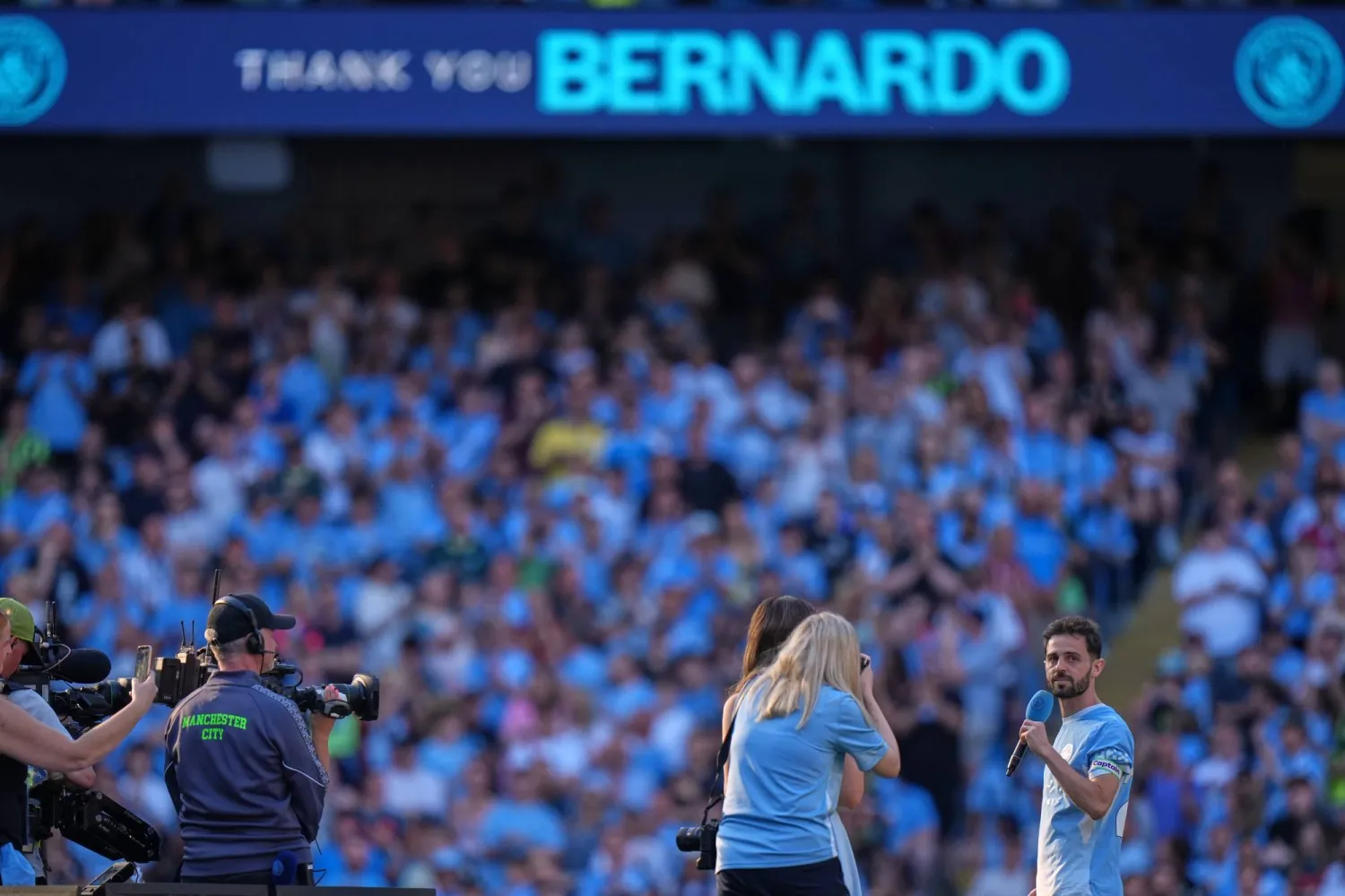 Manchester City's Bernardo Silva speaks during a farewell ceremony after his last match for the club after a Premier League soccer match between Manchester City and Aston Villa in Manchester, England, Sunday, May 24, 2026. (AP Photo/Alastair Grant)