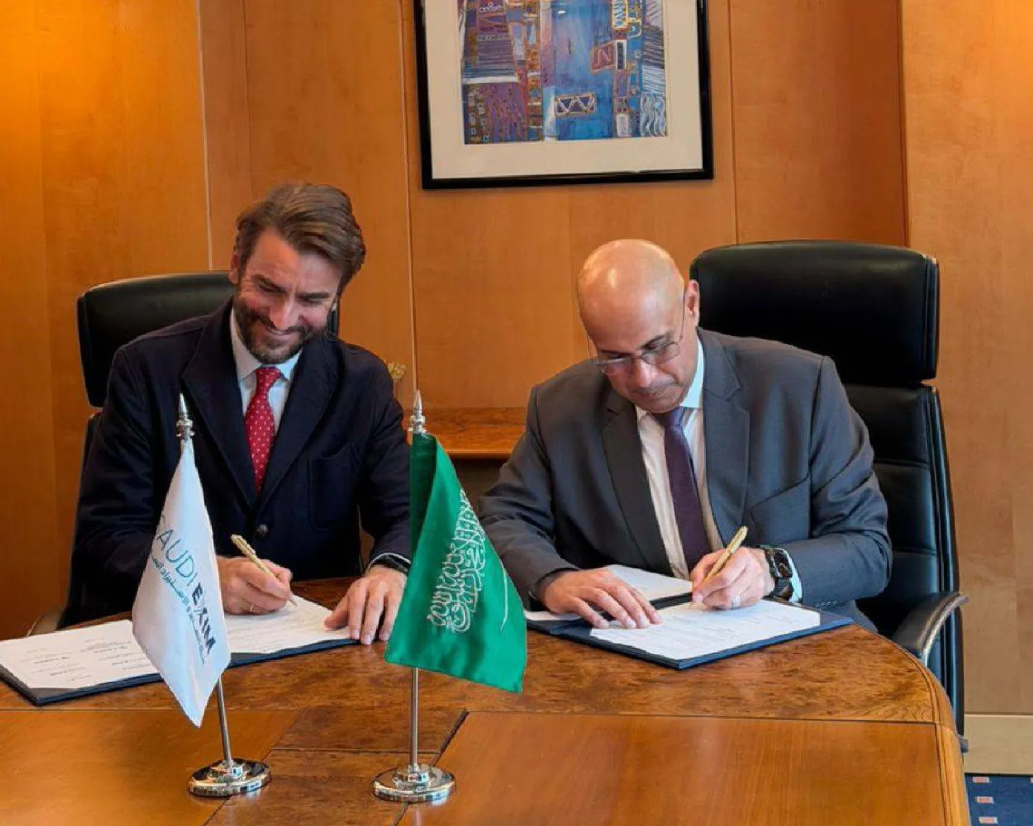 جانب من توقيع المذكرة بين بنك التصدير والاستيراد السعودي ووكالة ائتمان الصادرات الإسبانية (الشرق الأوسط)