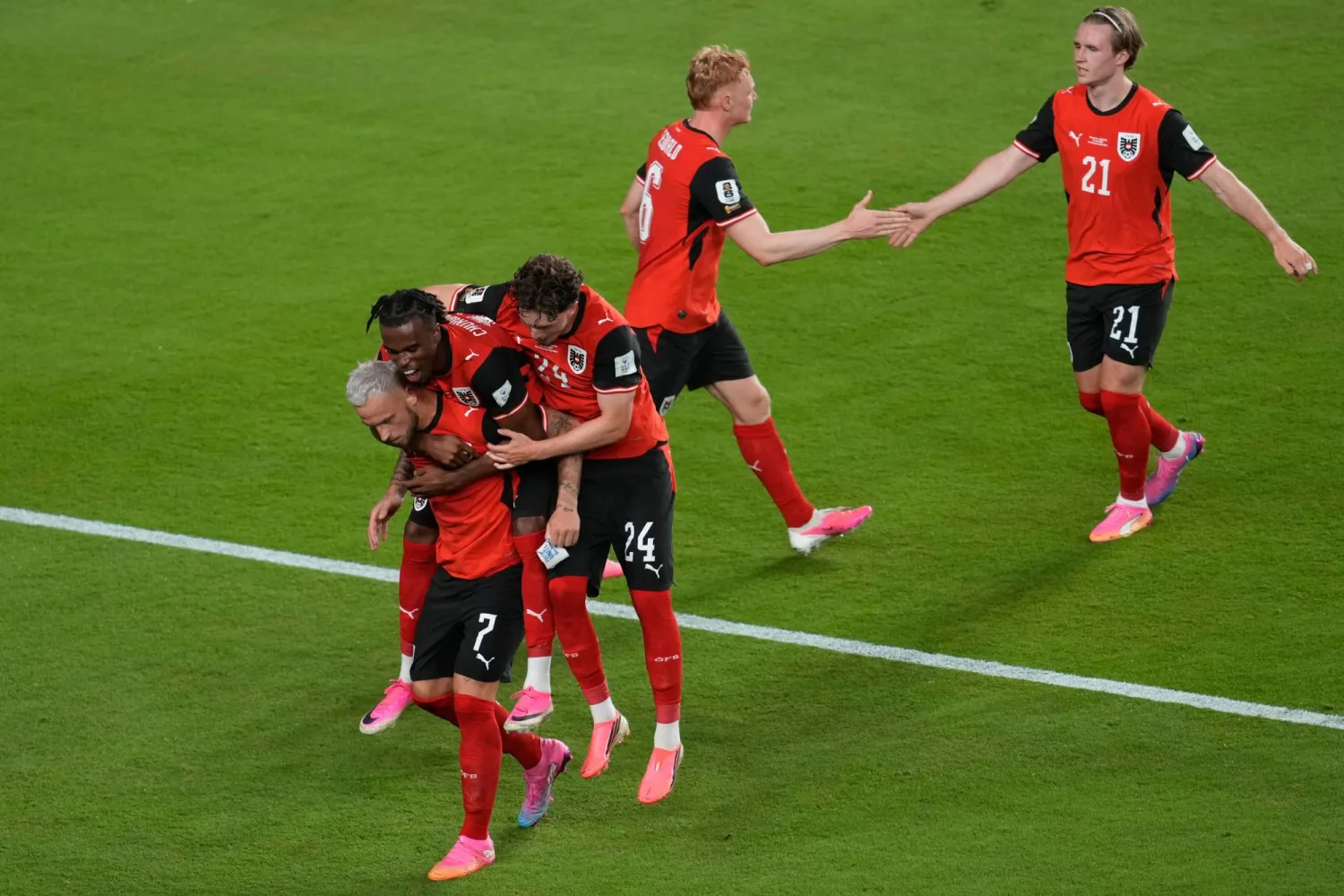 حقق منتخب النمسا فوزه الأول في نهائيات كأس العالم منذ 36 عاماً بعدما تغلب على الأردن بنتيجة 3 - 1 (أ.ب)