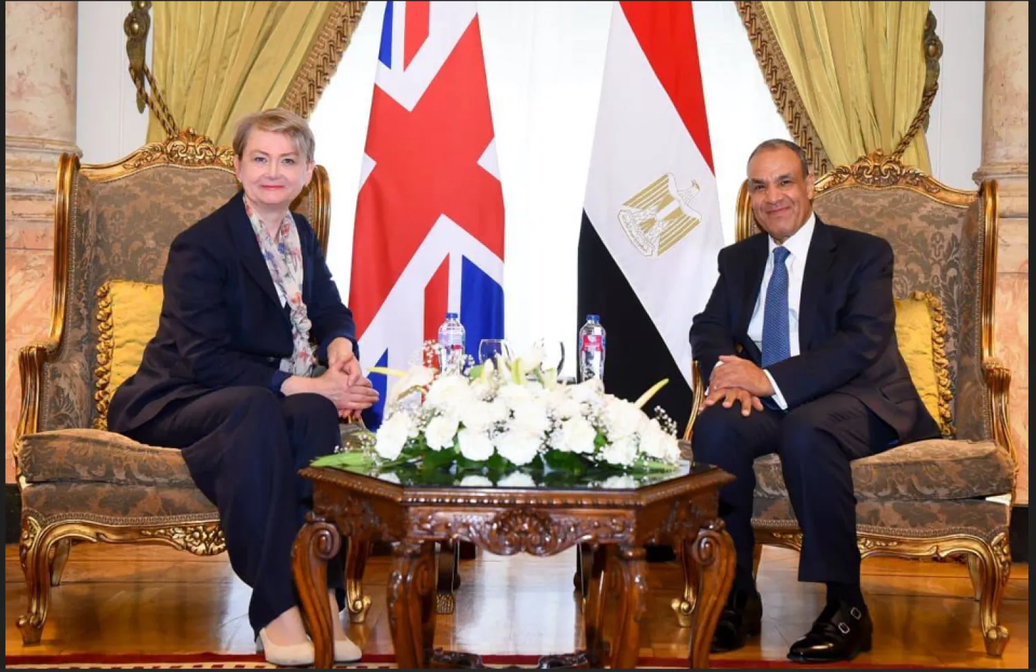 محادثات بين وزير الخارجية المصري بدر عبد العاطي ونظيرته البريطانية إيفيت كوبر في القاهرة الخميس (صفحة الخارجية المصرية على «فيسبوك»)