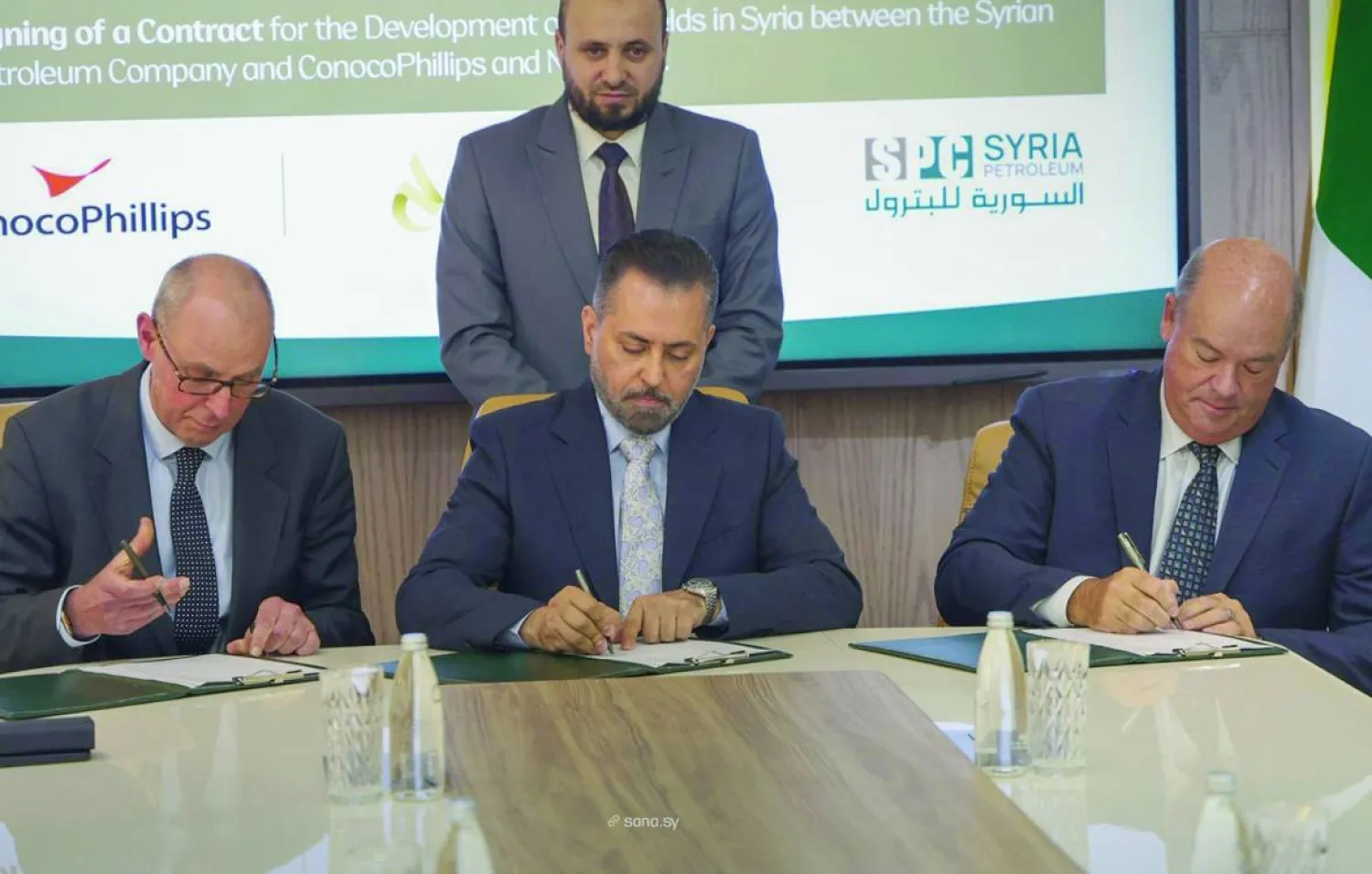 خلال توقيع العقد بين الشركة السورية للبترول و«كونوكو فيليبس» و«نوفاتيرا إنرجي» الأميركيتين (سانا)
