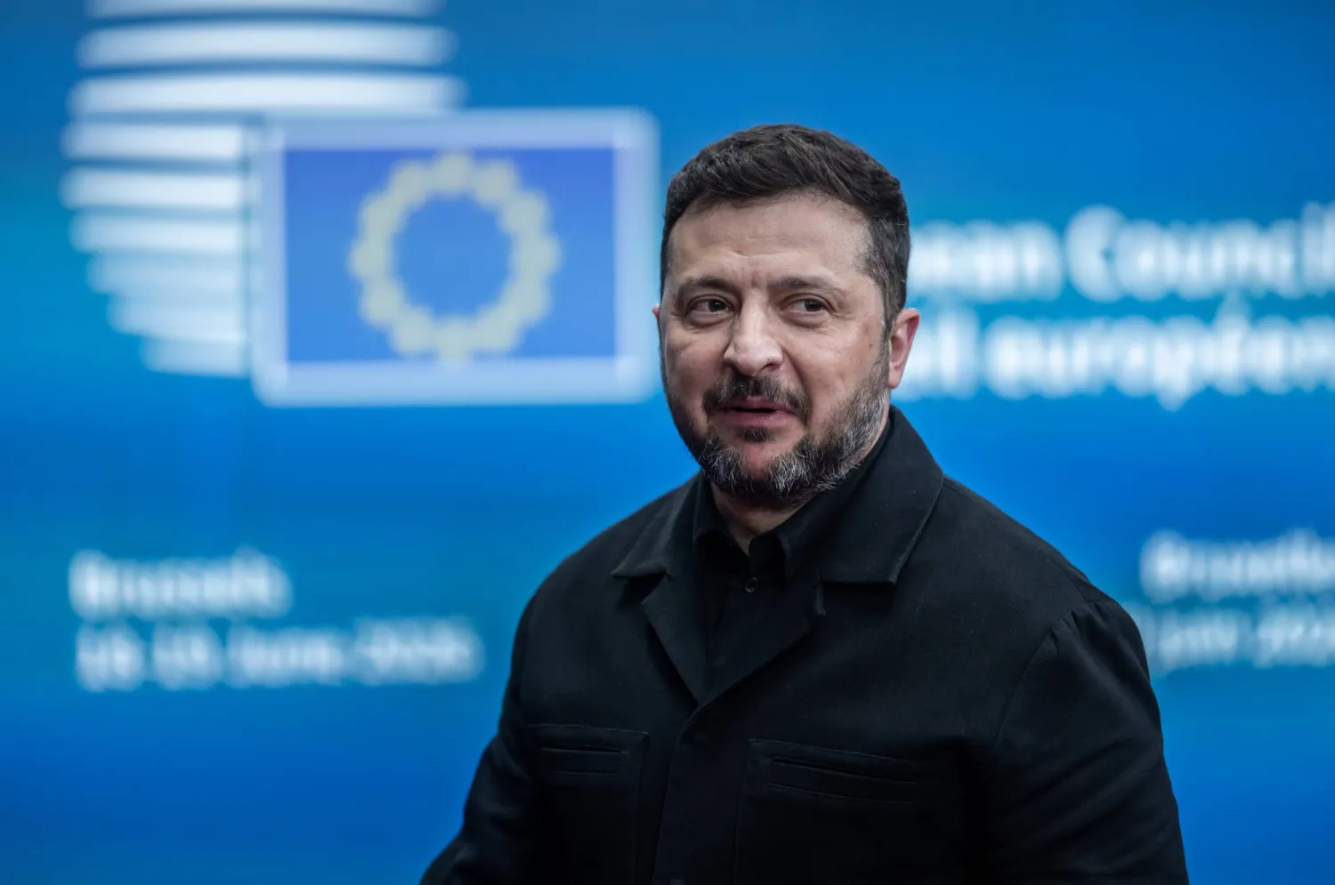 الرئيس الأوكراني فولوديمير زيلينسكي أثناء قمة الاتحاد الأوروبي في بروكسل أمس الخميس (د.ب.أ)