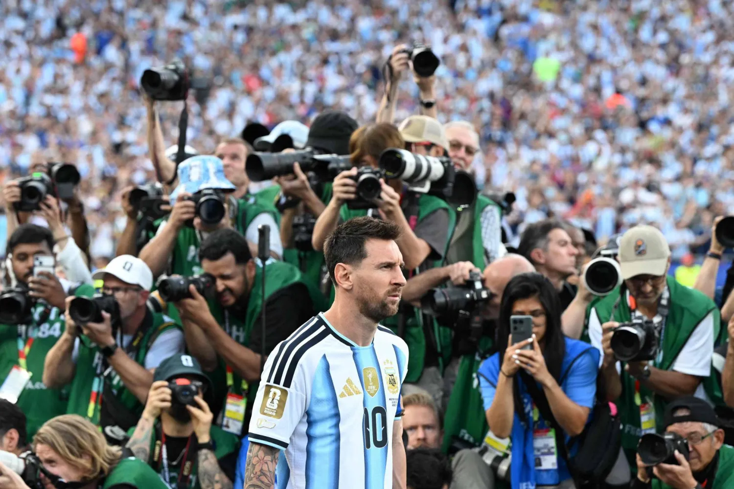 TOPSHOT - Argentina's forward #10 Lionel Messi enters the pitch ahead of the 2026 World Cup Group J football match between Argentina and Algeria at the Kansas City Stadium in Kansas City on June 16, 2026.  (Photo by ROBERTO SCHMIDT / AFP)