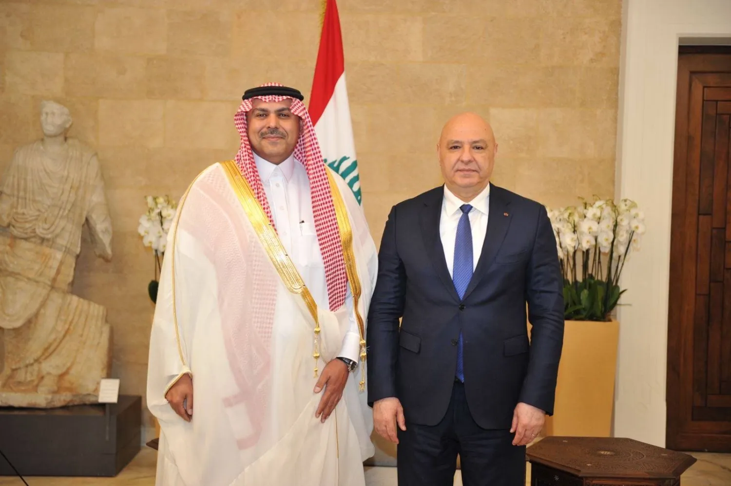 الرئيس اللبناني جوزيف عون والسفير السعودي الجديد فهد بن عبد الرحمن الدوسري (السفارة السعودية في بيروت)