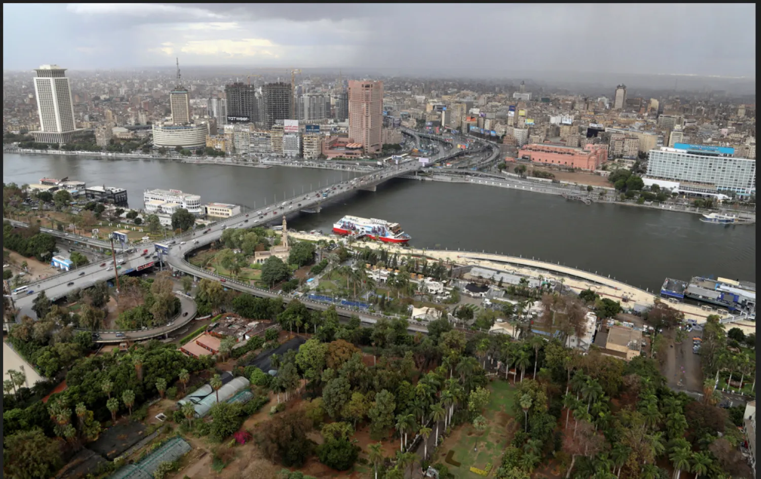 جهود مصرية لتعزيز كفاءة وجاهزية المنشآت المائية الكبرى (رويترز)