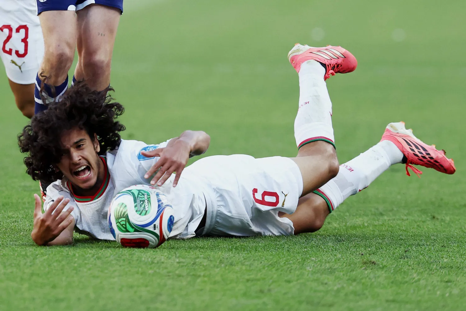 بوعدي قدم أداء قتالياً أمام اسكوتلندا (أ.ف.ب)