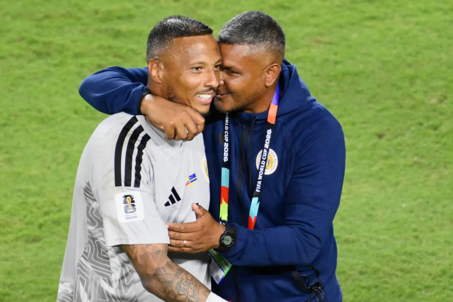 لعب إيلوي روم دوراً كبيراً في تعادل منتخب بلاده التاريخي في المونديال (أ.ب) 