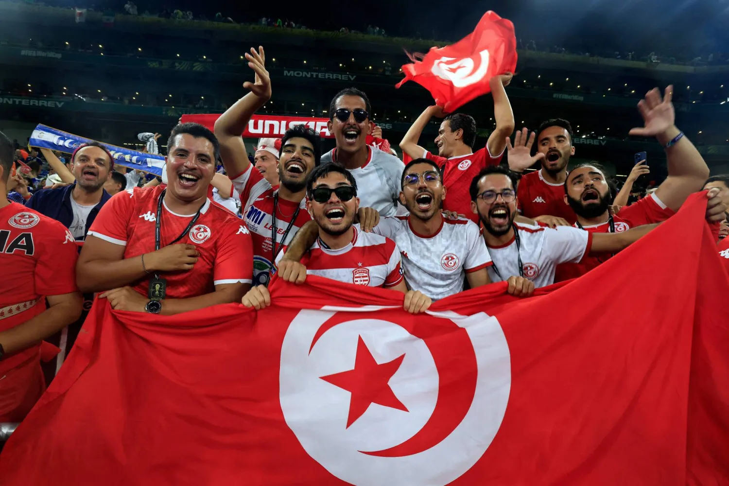 الجماهير التونسية بدأت متفائلة قبل المواجهة (أ.ف.ب)
