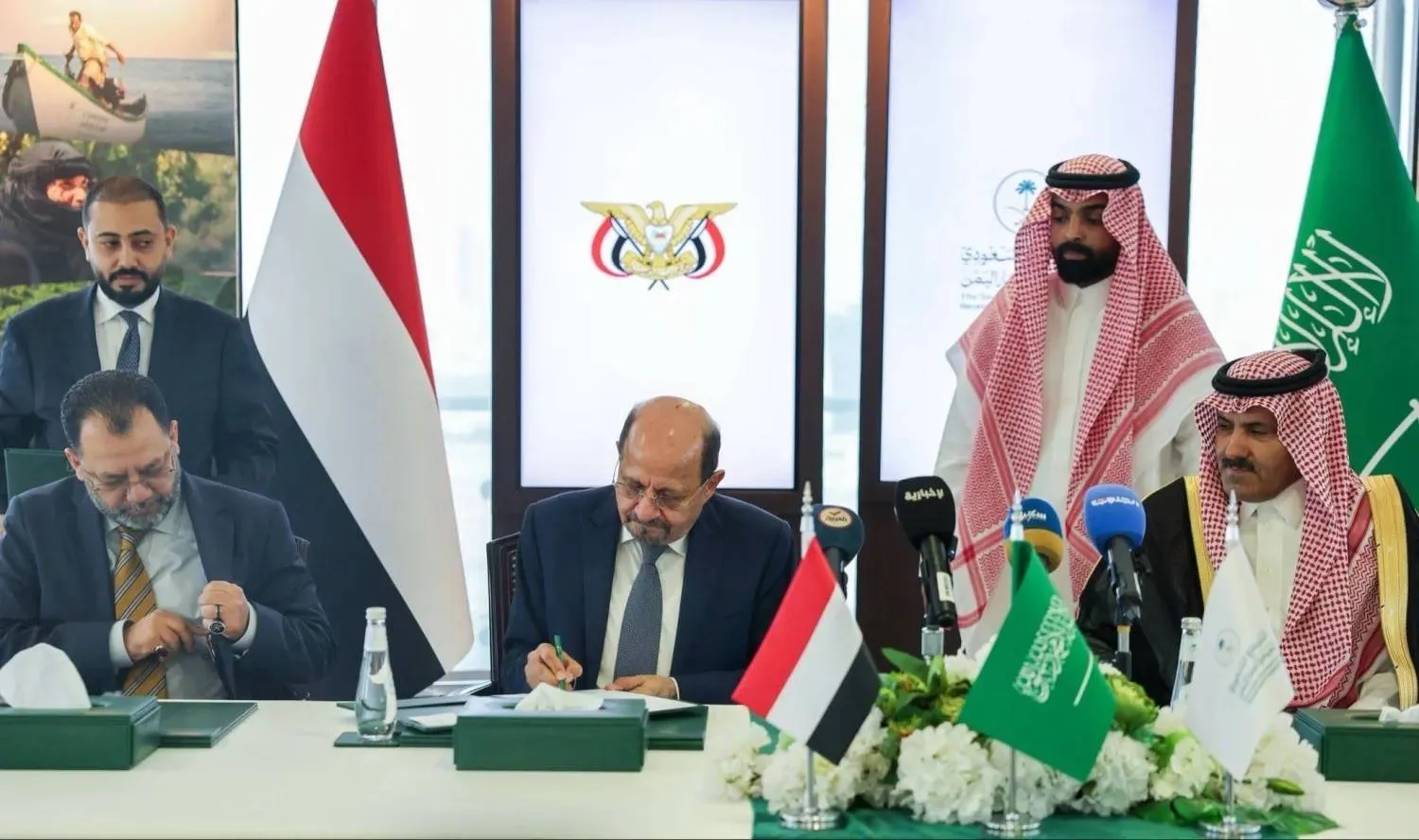Officials sign a previous Saudi agreement to supply fuel for Yemen’s power stations (X). 