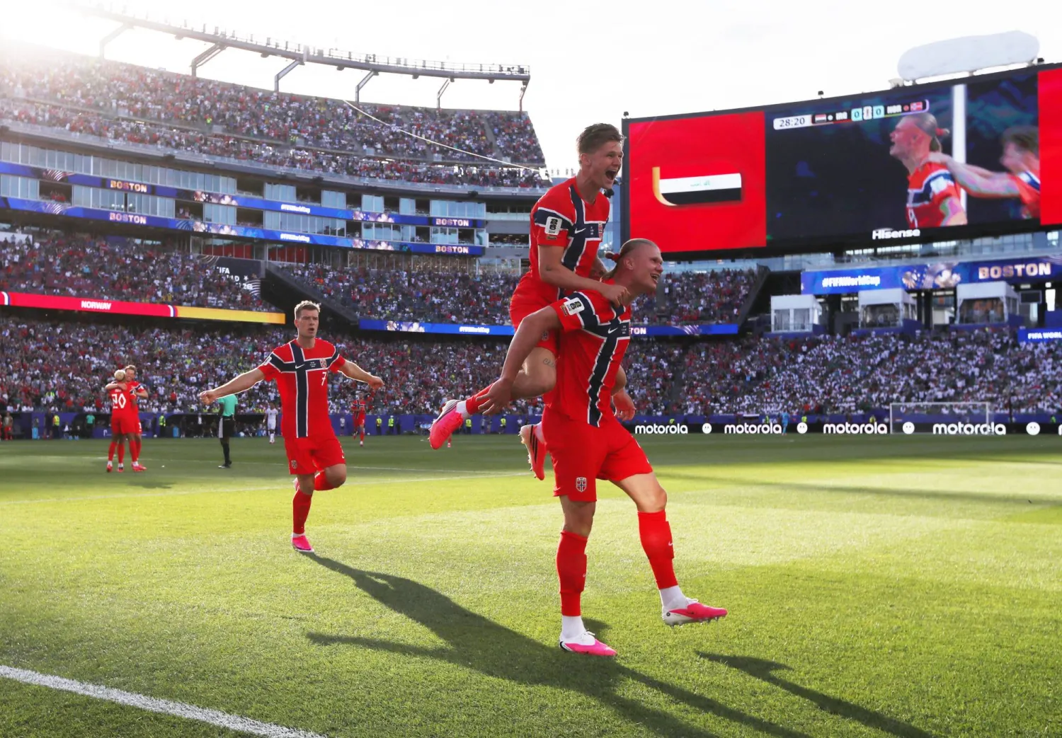آباء هالاند وألكسندر سورلوث وكريستيان ثورستفيدت كانوا ضمن قائمة منتخب النرويج في مونديال 1994 (رويترز)