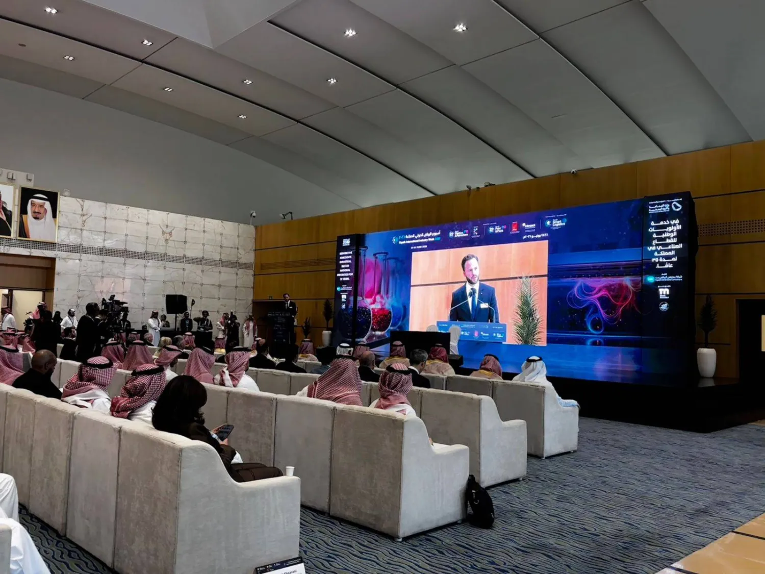 ممثل شركة «ميسي دوسلدورف» الألمانية ماريوس بيرلمان يتحدث في افتتاح «أسبوع الرياض الدولي للصناعة 2026» (الشرق الأوسط)