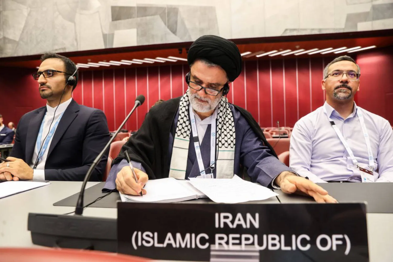 نبویان في قمة الاتحاد البرلماني الدولي بجنيف في أكتوبر الماضي (موقع البرلمان)