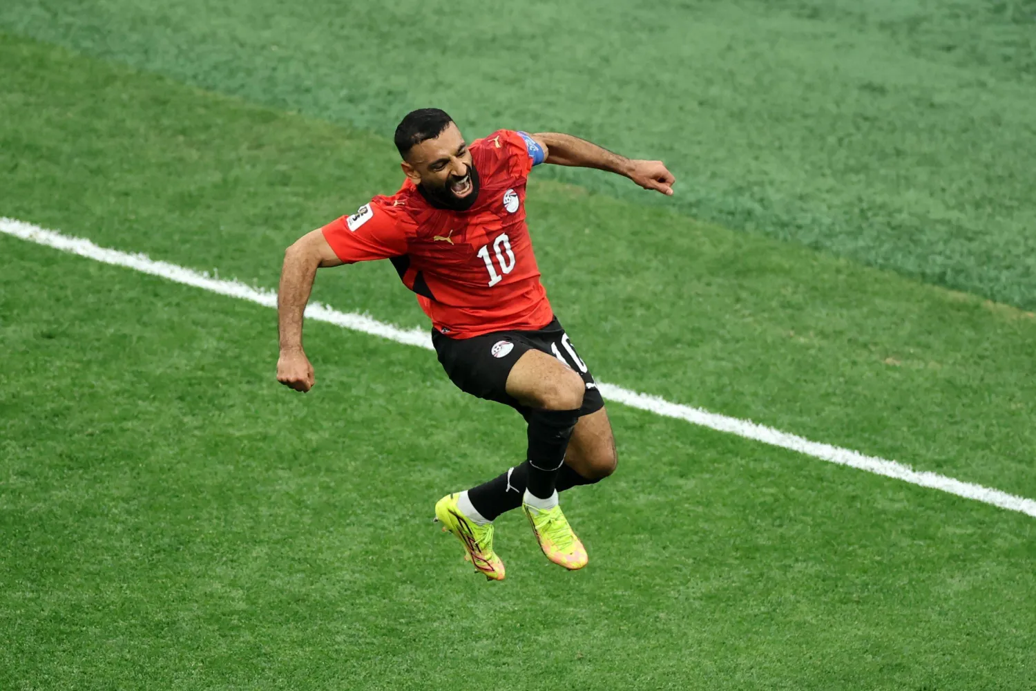 محمد صلاح يحتفل بهدفه في نيوزلندا (أ.ف.ب)